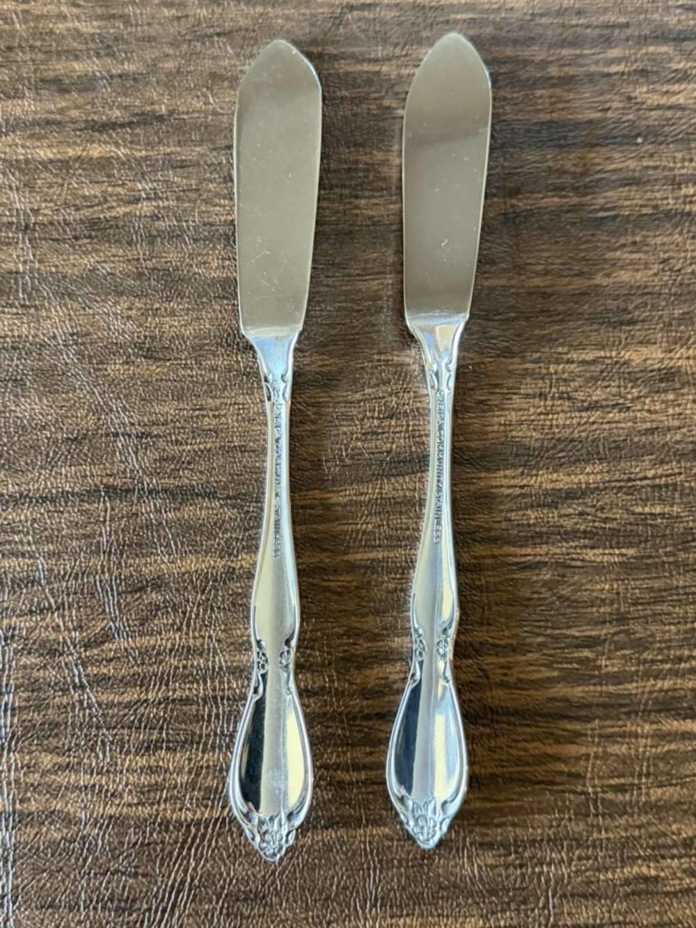 Set of 2 Oneida Community Chatelaine Stainless Master Butter Knives Flatware - Picture 4 of 9